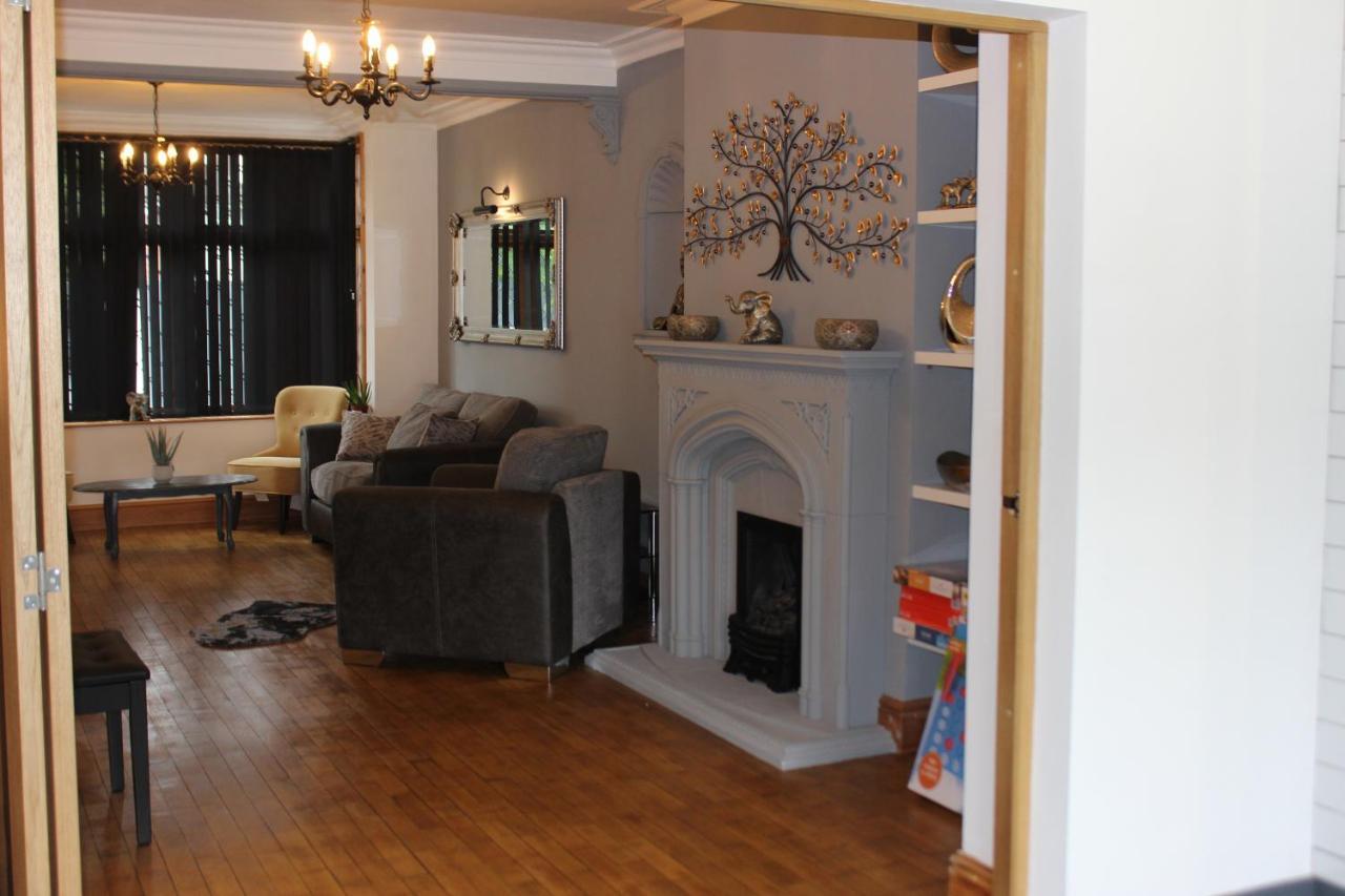 Modern Spacious House - Sleeps 16, Free Parking, Sun Terrace Nuneaton Esterno foto