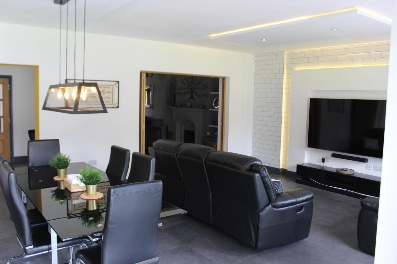 Modern Spacious House - Sleeps 16, Free Parking, Sun Terrace Nuneaton Esterno foto