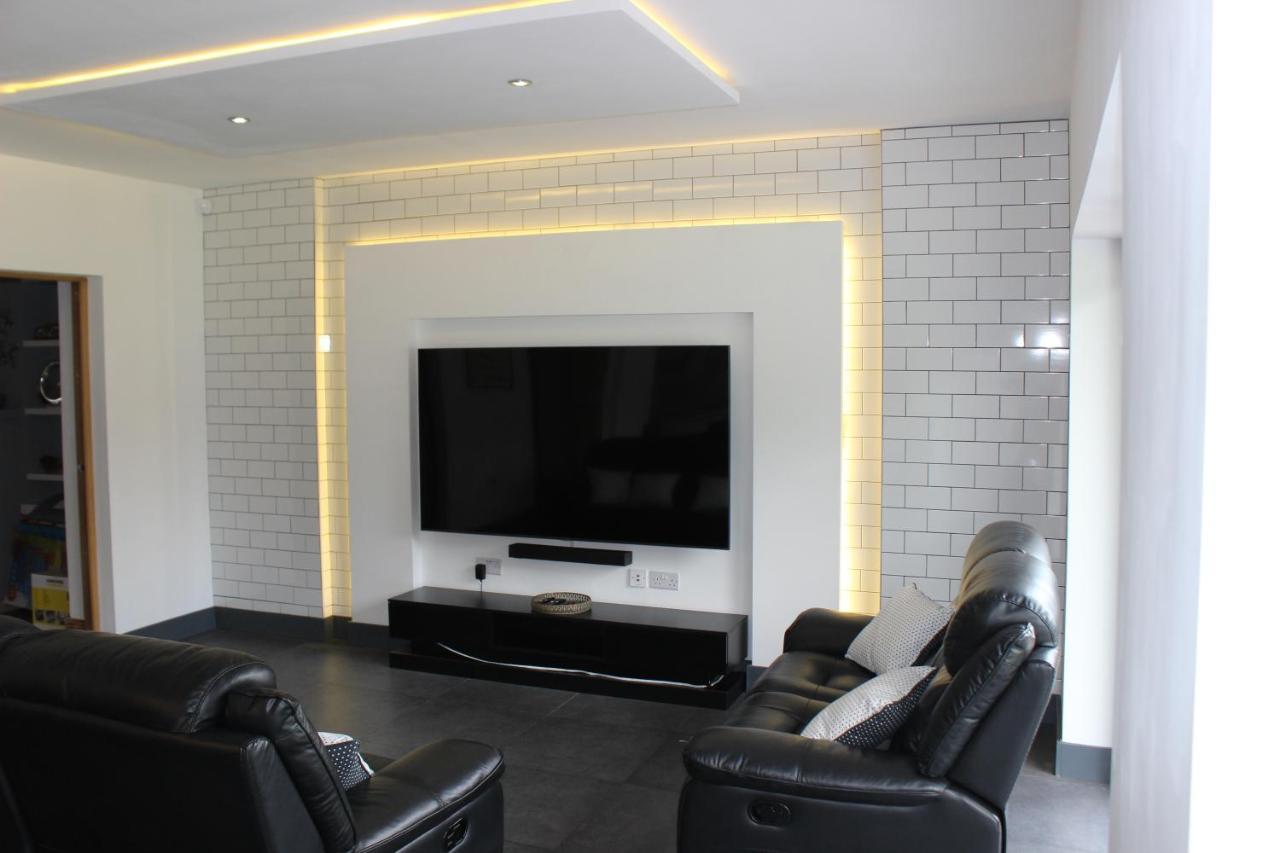 Modern Spacious House - Sleeps 16, Free Parking, Sun Terrace Nuneaton Esterno foto