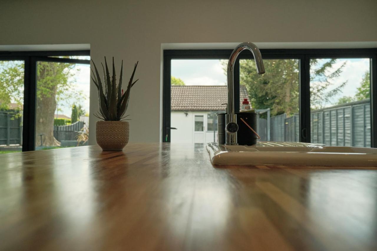 Modern Spacious House - Sleeps 16, Free Parking, Sun Terrace Nuneaton Esterno foto