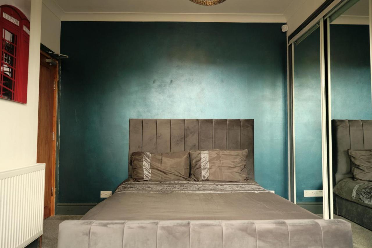 Modern Spacious House - Sleeps 16, Free Parking, Sun Terrace Nuneaton Esterno foto