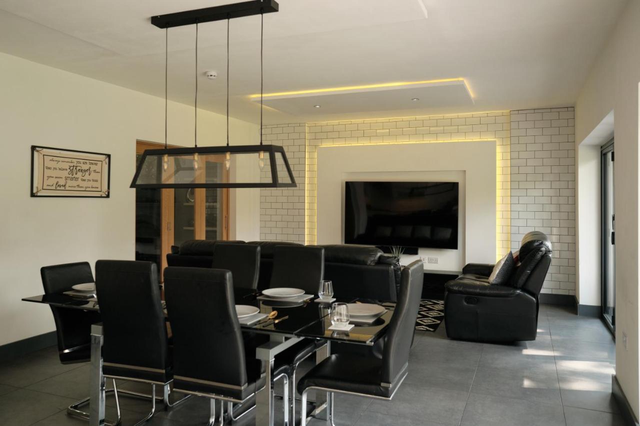 Modern Spacious House - Sleeps 16, Free Parking, Sun Terrace Nuneaton Esterno foto