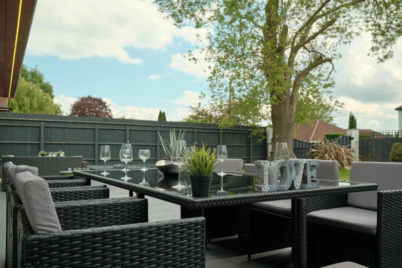 Modern Spacious House - Sleeps 16, Free Parking, Sun Terrace Nuneaton Esterno foto