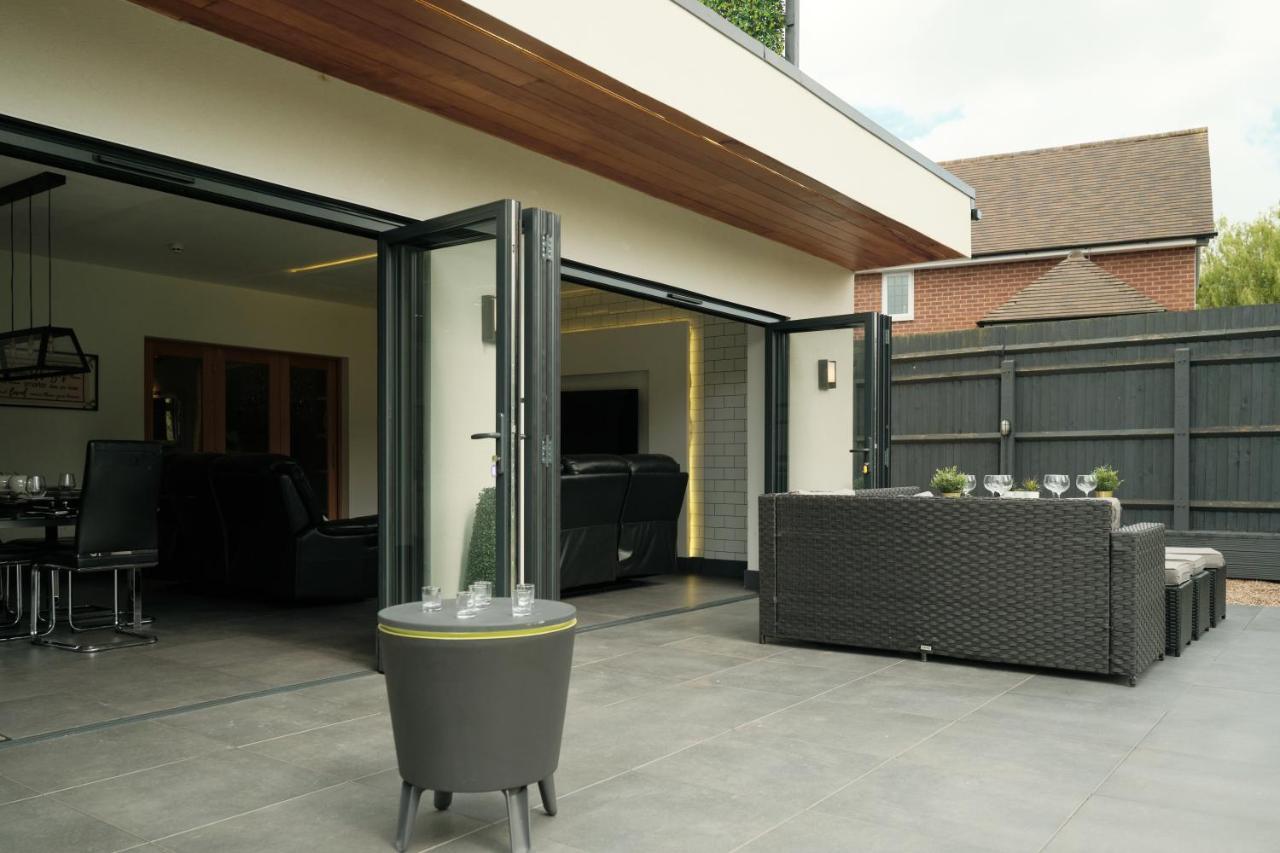 Modern Spacious House - Sleeps 16, Free Parking, Sun Terrace Nuneaton Esterno foto